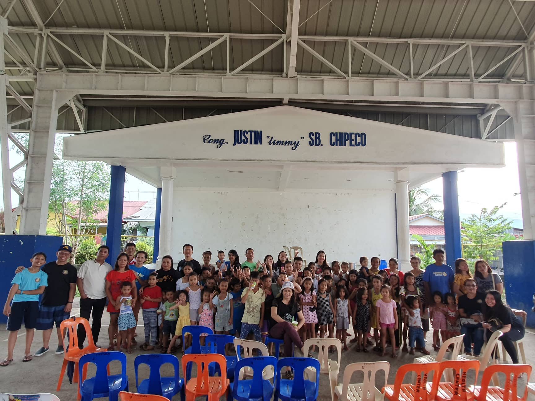 Large group photo from a TLWC children’s outreach and feeding program