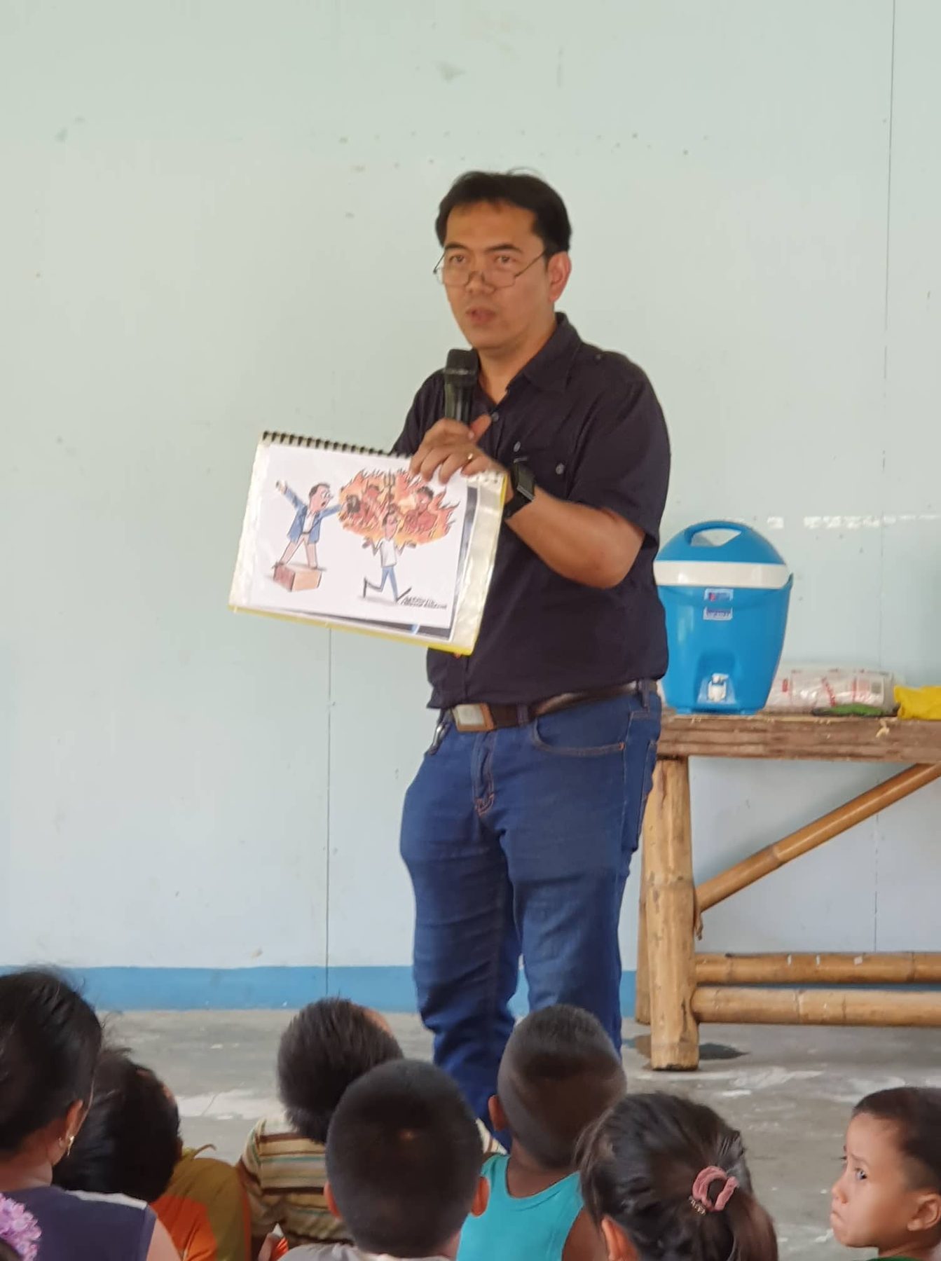 Pastor teaching children with an illustration